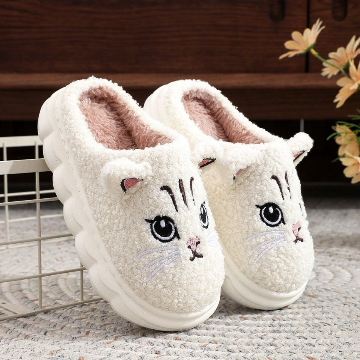 Slippers Cartoon Kitty en Peluche – Chaleur et Style pour Petits et Grands