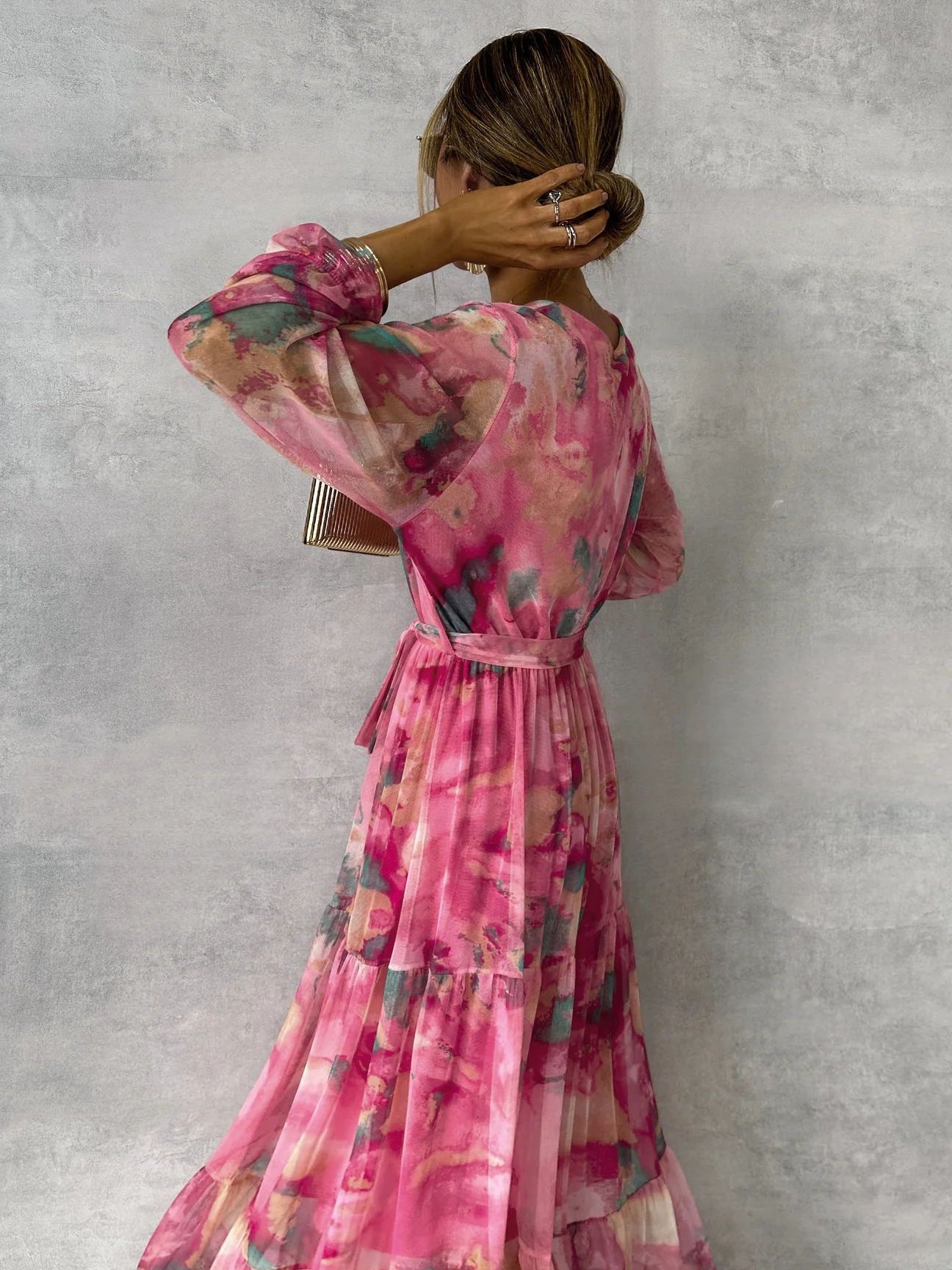 Libre & Lumineuse – Robe Rose à Volants