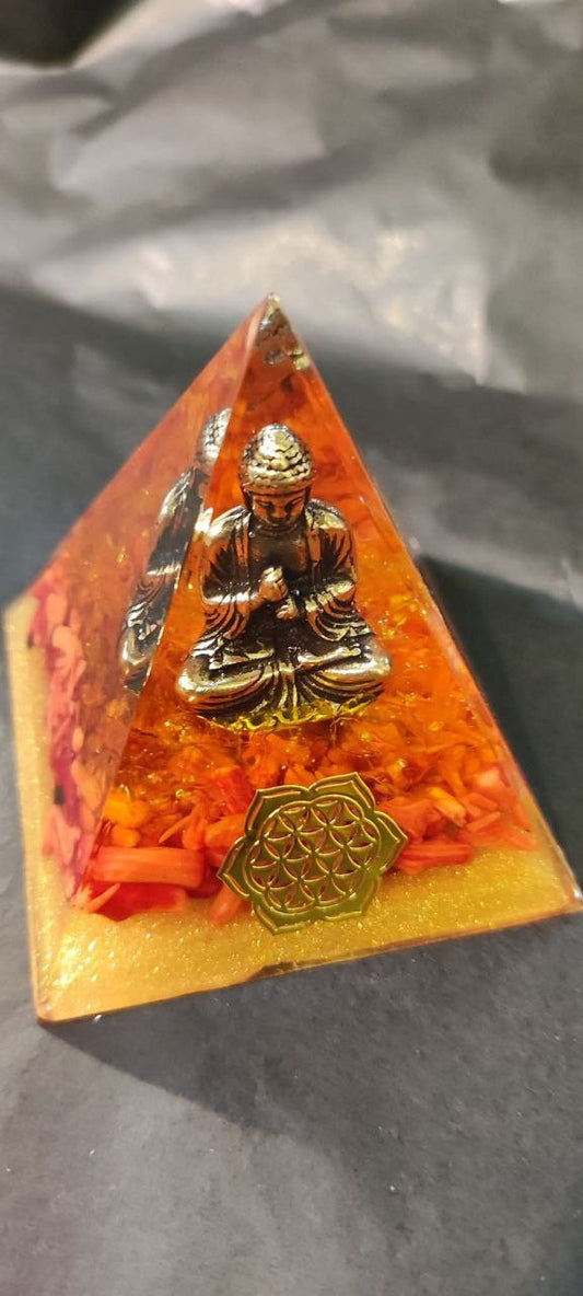 Pyramide Orgonite Bouddha Corail : Harmonie, protection & sérénité
